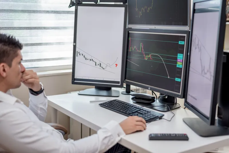 While America Sleeps, Solana Traders Are Printing: The Global Liquidity Playbook